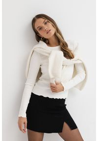 SPÓDNICA SAM CZARNA S - Flawless. Okazja: na co dzień. Kolor: czarny. Materiał: moher, materiał. Długość: krótkie. Wzór: nadruk, motyw zwierzęcy. Styl: sportowy, klasyczny, elegancki, casual