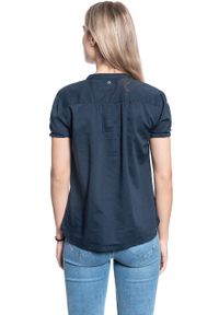 Mustang - KOSZULA DAMSKA MUSTANG Elsa Basic Blouse BLUE NIGHTS 1009453 4085. Typ kołnierza: kołnierzyk stójkowy. Materiał: materiał. Długość rękawa: krótki rękaw #6