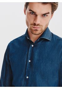 Pako Lorente - PAKO LORENTE - Niebieska koszula jeansowa. Typ kołnierza: kołnierzyk włoski. Kolor: niebieski. Materiał: jeans. Długość rękawa: długi rękaw. Długość: długie. Wzór: gładki #7