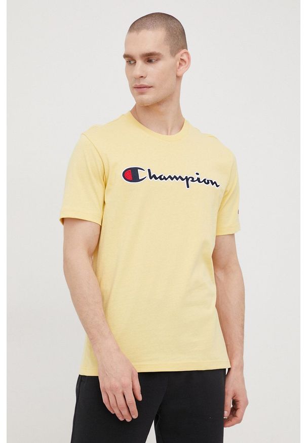 Champion t-shirt bawełniany kolor żółty z aplikacją. Kolor: żółty. Materiał: bawełna. Wzór: aplikacja