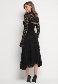 Born2be - Czarna Koronkowa Sukienka o Rozkloszowanym Kroju z Wiązanym Bolerkiem Gonneth. Okazja: na ślub cywilny, na wesele. Typ kołnierza: dekolt w kształcie V. Kolor: czarny. Materiał: koronka. Długość rękawa: na ramiączkach. Typ sukienki: rozkloszowane #2