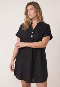 Born2be - Czarna Bawełniana Sukienka o Pudełkowym Kroju z Ozdobnymi Guzikami Kateira. Okazja: na co dzień. Kolor: czarny. Materiał: bawełna. Typ sukienki: proste. Styl: casual #6