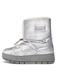 TOMMY HILFIGER - Tommy Hilfiger Śniegowce Tommy Essential Silver Snowboot FW0FW07506 Szary. Kolor: szary. Materiał: materiał