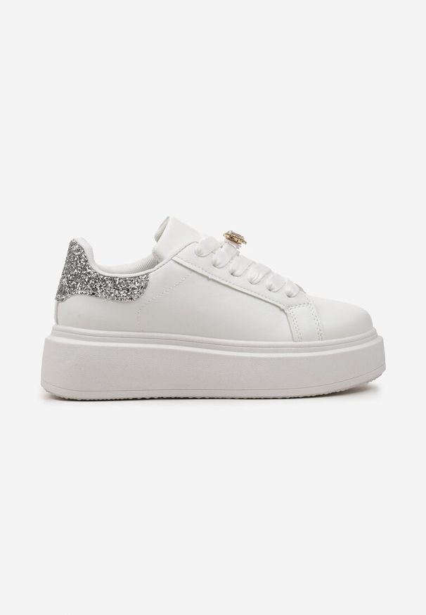 Renee - Biało-Srebrne Sneakersy z Brokatową Wstawką i Cyrkonią przy Sznurówkach Wineta. Okazja: na co dzień. Kolor: biały. Materiał: jeans. Wzór: aplikacja