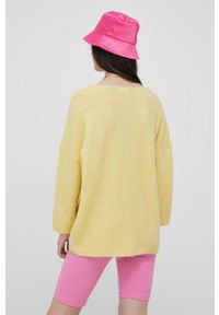 Vero Moda sweter damski kolor żółty lekki. Kolor: żółty. Materiał: poliester, dzianina #3