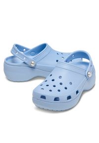 Crocs Klapki Classic Platform Pearl Clog 211231 Niebieski. Kolor: niebieski. Obcas: na platformie #7
