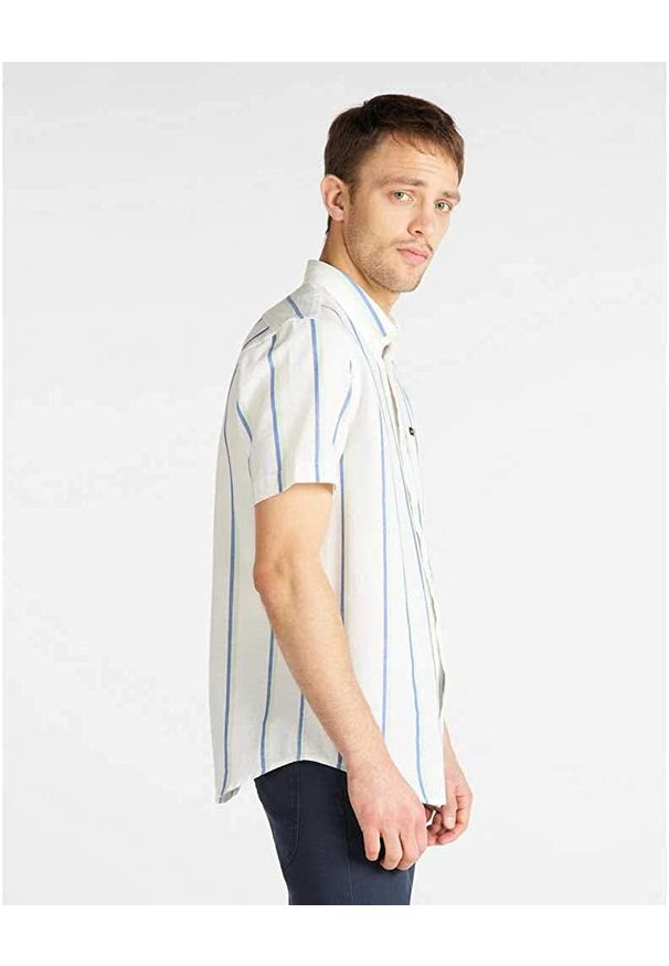 Lee - MĘSKA KOSZULA LEE BUTTON DOWN SS REGULAR FIT SUMMER GREEN L886DHNK 112123628. Typ kołnierza: button down