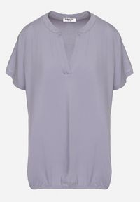 Born2be - Niebieska Wiskozowa Bluzka z Trójkątnym Dekoltem Adnoria. Okazja: na spotkanie biznesowe, do pracy. Kolor: niebieski. Materiał: wiskoza. Styl: biznesowy, elegancki