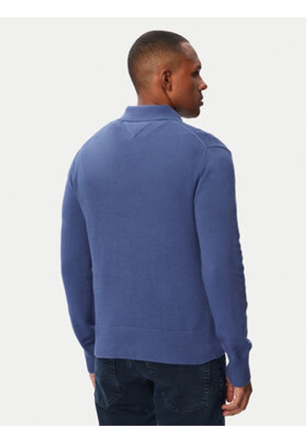 Tommy Jeans Sweter Essential DM0DM20304 Niebieski Slim Fit. Kolor: niebieski. Materiał: bawełna