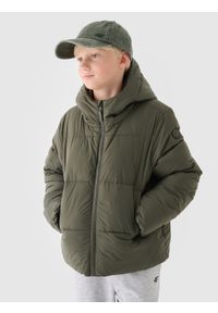4f - 4F Kurtka puchowa z wypełnieniem syntetycznym chłopięca - khaki 158 (12-13 lat). Okazja: na co dzień. Typ kołnierza: kaptur. Kolor: brązowy, oliwkowy, wielokolorowy. Materiał: syntetyk, puch. Długość: długie. Wzór: gładki. Sezon: lato. Styl: casual, klasyczny, sportowy #1