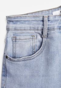 Born2be - Jasnoniebieskie Szerokie Jeansy z Bawełną o Prostym Kroju z Wysokim Stanem Miovera. Okazja: na co dzień. Stan: podwyższony. Kolor: niebieski. Wzór: koronka. Styl: casual, klasyczny, elegancki #3