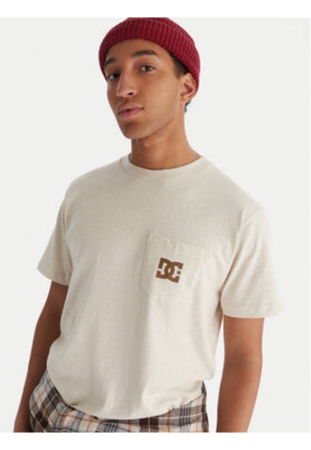DC Shoes T-Shirt Star Pocket ADYZT05377 Beżowy Regular Fit. Kolor: beżowy. Materiał: bawełna