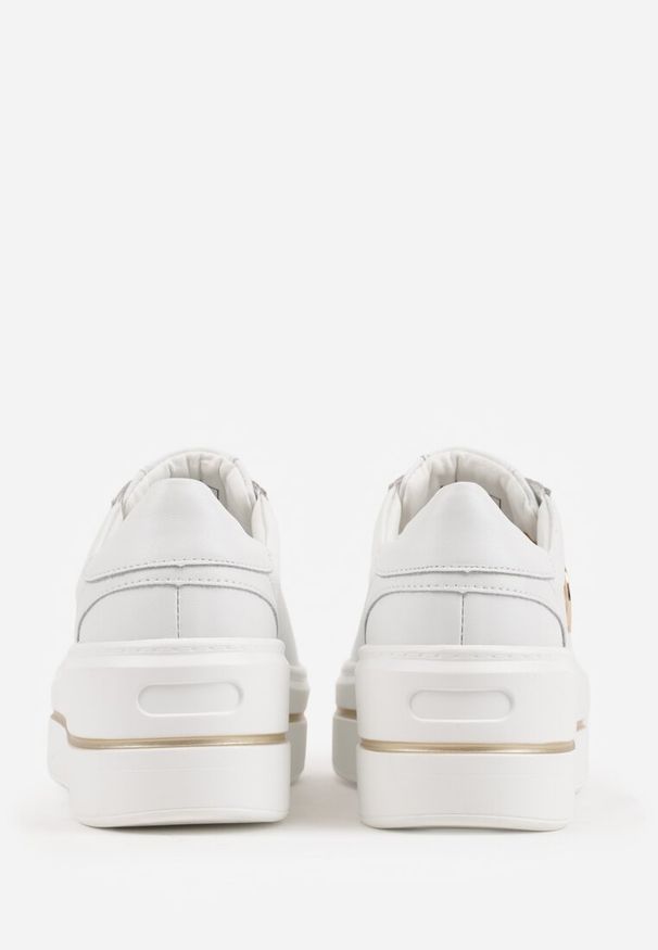 Renee - Białe Skórzane Sneakersy na Koturnie Ozdobione Metalicznymi Aplikacjami Acaledice. Okazja: na co dzień. Kolor: biały. Materiał: skóra. Szerokość cholewki: normalna. Wzór: aplikacja. Obcas: na koturnie