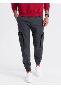 Ombre Clothing - Męskie spodnie JOGGERY z odstającymi i zapinanymi kieszeniami cargo - grafitowe V6 OM-PAJO-0135 - XXL. Kolor: szary. Materiał: bawełna, tkanina, elastan, guma. Wzór: nadruk #2