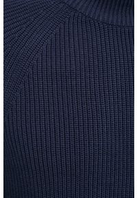 Selected Sweter bawełniany męski kolor granatowy z półgolfem. Okazja: na co dzień. Kolor: niebieski. Materiał: bawełna. Długość rękawa: raglanowy rękaw. Styl: casual #3