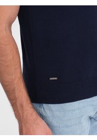 Ombre Clothing - Koszulka męska polo z miękkiej dzianiny z kontrastowymi pasami - granatowa V2. Okazja: na co dzień. Typ kołnierza: polo. Kolor: niebieski. Materiał: dzianina. Długość: krótkie. Wzór: paski. Styl: casual #8