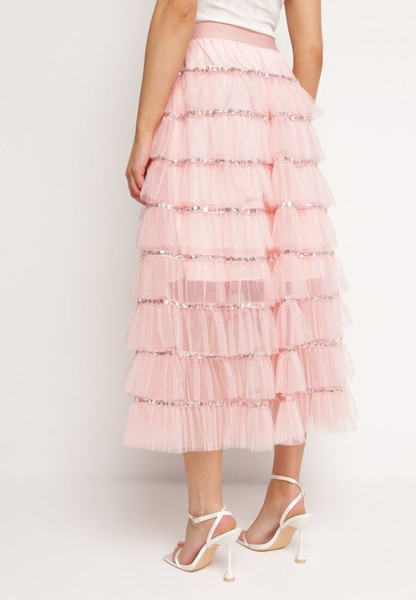Born2be - Różowa Spódnica Maxi o Rozkloszowanym Fasonie Ozdobiona Falbankami i Cekinami Meepa. Kolor: różowy. Materiał: materiał. Wzór: aplikacja