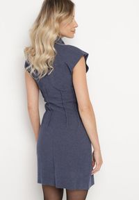 Born2be - Granatowa Sukienka z Prążkowanej Dzianiny o Taliowanym Kroju z Półgolfem Ivarinae. Okazja: na co dzień, na spotkanie biznesowe. Kolor: niebieski. Materiał: dzianina, prążkowany. Długość rękawa: bez rękawów. Styl: biznesowy, casual, elegancki #4