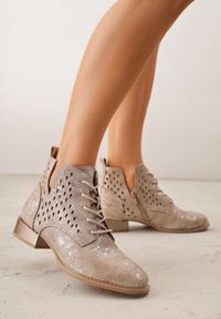 Born2be - Jasnobrązowe Ażurowe Botki ze Skórzaną Wkładką z Wycięciem Nanalitia. Okazja: na co dzień. Zapięcie: sznurówki. Kolor: brązowy. Wzór: ażurowy. Materiał: skóra. Sezon: wiosna, lato. Obcas: na obcasie. Styl: casual, elegancki, klasyczny. Wysokość obcasa: średni #1