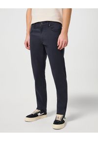 Wrangler - WRANGLER MĘSKIE SPODNIE JEANSOWE GREENSBORO DARK NAVY 112353072 W15Q018200
