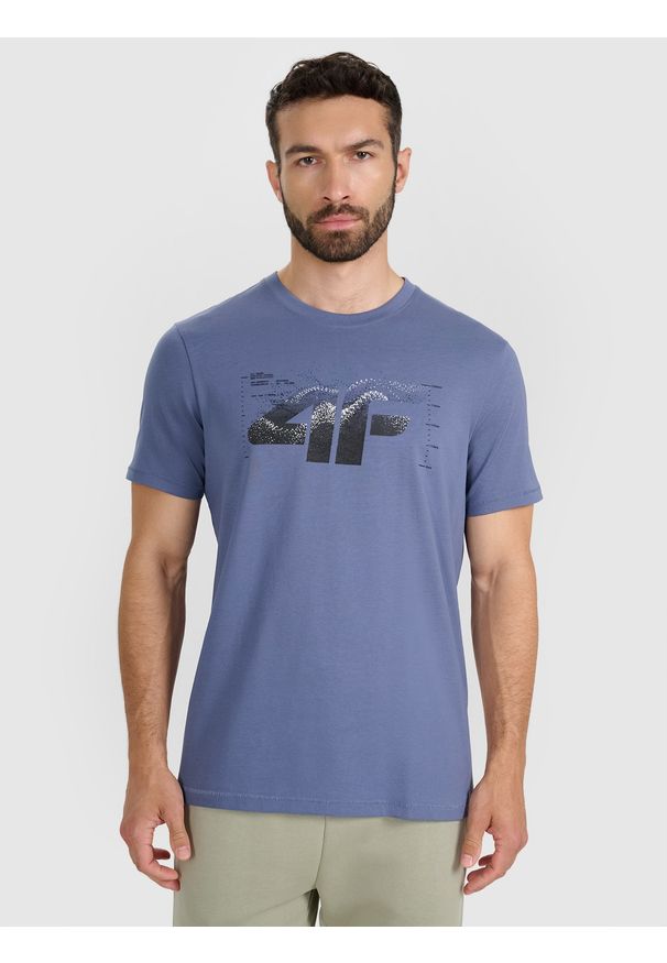 4f - 4F T-shirt regular z nadrukiem męski - granatowy M. Okazja: na co dzień. Kolor: niebieski. Materiał: jersey, bawełna, materiał. Długość rękawa: krótki rękaw. Długość: krótkie. Wzór: nadruk. Styl: casual, klasyczny, sportowy