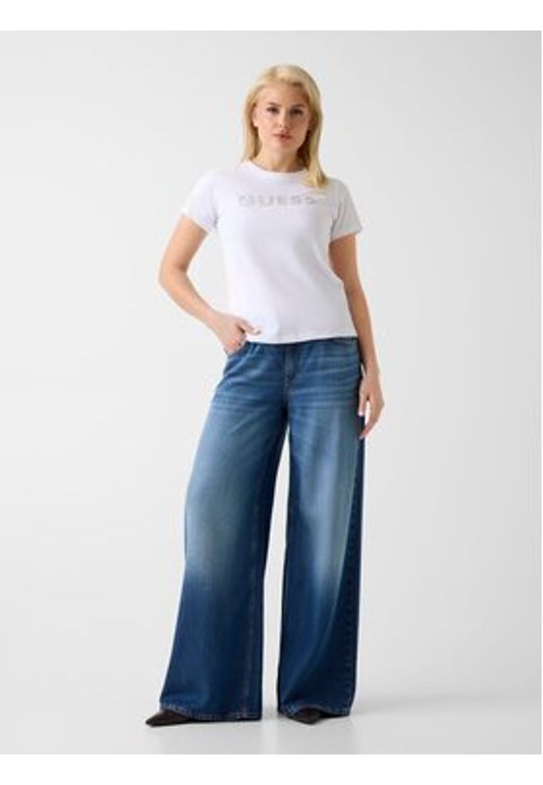 Guess T-Shirt W6GI15 K3035 Biały Regular Fit. Kolor: biały. Materiał: bawełna