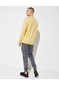Ralph Lauren - RALPH LAUREN - Żółty sweter z haftowanym logo. Typ kołnierza: polo. Kolor: żółty. Materiał: wełna. Długość rękawa: długi rękaw. Długość: długie. Wzór: haft. Styl: klasyczny