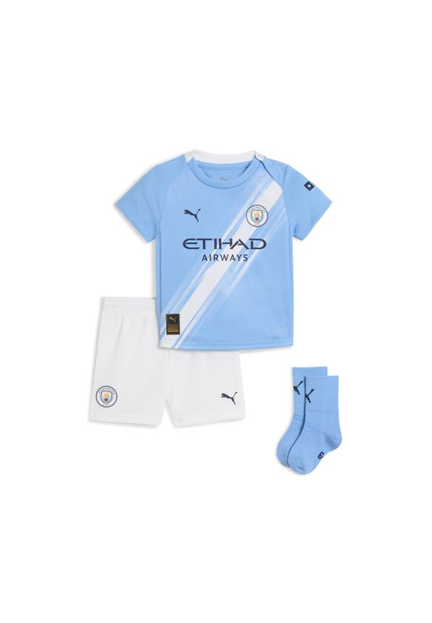 Puma - Niemowlęcy strój domowy Manchester City 25/26 PUMA. Kolor: niebieski, biały, wielokolorowy. Materiał: dresówka. Wzór: paski, aplikacja. Sport: piłka nożna
