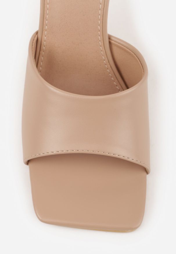 Born2be - Ciemnobeżowe Klapki na Szpilce z Otwartym Kwadratowym Noskiem Avalessa. Okazja: na wesele, na co dzień, na ślub cywilny. Nosek buta: otwarty. Kolor: beżowy. Materiał: jeans. Obcas: na szpilce. Styl: wizytowy, casual, elegancki