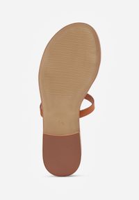 Renee - Jasnobrązowe Klapki VICES z Metaliczną Geometryczną Klamrą Azaeriana. Okazja: na co dzień. Kolor: brązowy. Wzór: geometria. Styl: casual #5