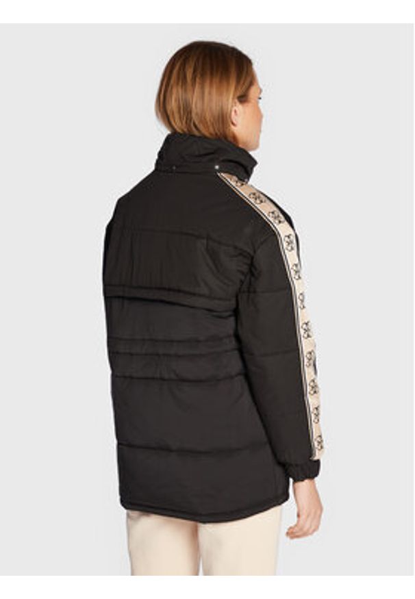 Guess Kurtka zimowa 4G V2BL09 WF330 Czarny Regular Fit. Kolor: czarny. Materiał: syntetyk, bawełna. Sezon: zima