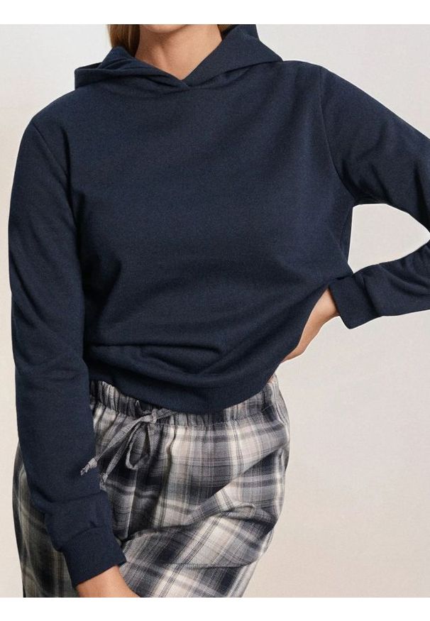 Sinsay - Bluza hoodie basic - granatowy. Kolor: niebieski