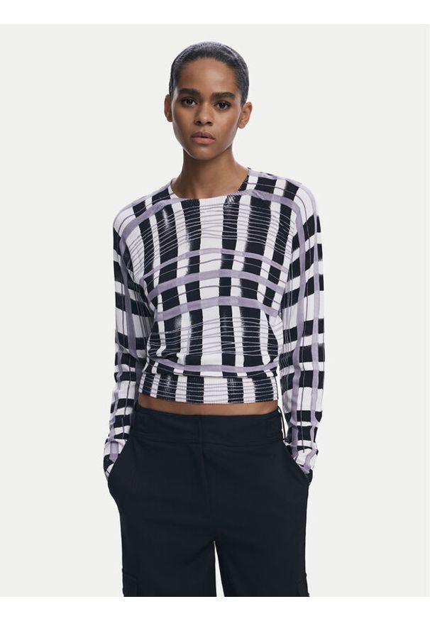 Desigual Sweter Noruega 25WWJF41 Czarny Regular Fit. Kolor: czarny. Materiał: wiskoza