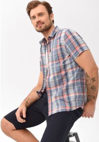 Volcano - Bawełniana koszula z krótkim rękawem C-BENI. Typ kołnierza: kołnierzyk klasyczny. Kolor: niebieski. Materiał: bawełna. Długość rękawa: krótki rękaw. Długość: krótkie. Wzór: kratka. Sezon: wiosna, lato. Styl: klasyczny, elegancki #1