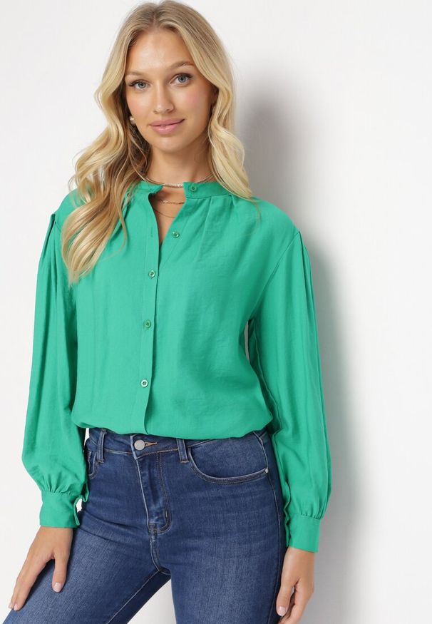 Born2be - Zielona Koszula z Plisowanymi Rękawami Yelia. Kolor: zielony. Styl: elegancki