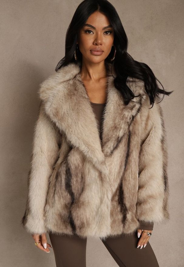 Renee - Beżowa Jednorzędowa Kurtka Futerko z Szerokim Kołnierzem Tesandra. Okazja: na co dzień. Kolor: beżowy. Materiał: futro. Styl: casual, retro, klasyczny