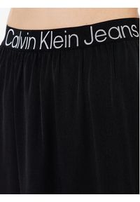 Calvin Klein Jeans Spódnica trapezowa J20J221512 Czarny Regular Fit. Kolor: czarny. Materiał: wiskoza #2