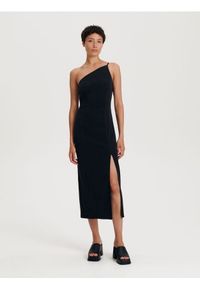 Reserved - Sukienka na jedno ramię - czarny. Kolor: czarny. Materiał: tkanina. Wzór: gładki