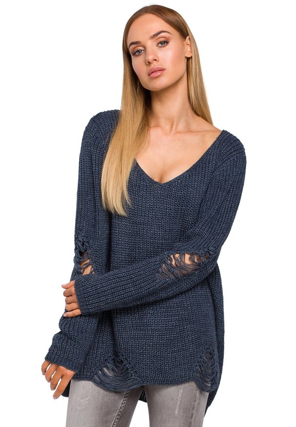 MOE - Luźny asymetryczny sweter oversize z modnymi dziurami. Materiał: jeans, akryl. Długość: krótkie