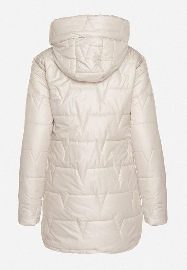 Born2be - Jasnobeżowa Pikowana Kurtka Przejściowa z Bocznymi Suwakami i Kapturem Soralessa. Okazja: na spotkanie biznesowe, do pracy, na co dzień. Kolor: beżowy. Materiał: jeans, dzianina. Długość rękawa: długi rękaw. Długość: długie. Styl: casual, biznesowy