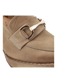 Półbuty damskie Armodo, cholewka ze skóry naturalnej stabilnym słupkowym obcasie z ozdobną klamrą i masywną podeszwą łączą elegancki styl z wygodą na. Okazja: na co dzień, do pracy. Zapięcie: klamry. Kolor: beżowy. Szerokość cholewki: normalna. Wzór: aplikacja. Materiał: skóra. Obcas: na obcasie. Styl: elegancki. Wysokość obcasa: średni #3