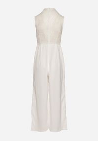 Born2be - Biały Kombinezon Bez Rękawów z Szeroką Nogawką i Siateczkowymi Zdobieniami Nalavie. Okazja: na imprezę, na co dzień. Kolor: biały. Materiał: skóra. Długość rękawa: bez rękawów. Wzór: aplikacja. Styl: elegancki, casual #2