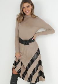 Born2be - Beżowa Sukienka z Wiskozy z Plisowanym Dołem Zila. Kolor: beżowy. Materiał: wiskoza. Sezon: zima, jesień #1