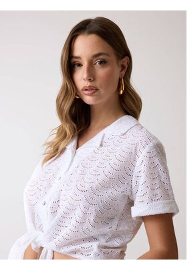 Guess Top 182451 Biały Classic Fit. Kolor: biały