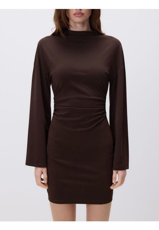 Reserved - Sukienka z marszczeniem - ciemnobrązowy. Kolor: brązowy. Materiał: dzianina