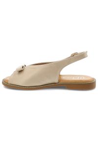 Sandały damskie Filippo, cholewka ze skóry ekologicznej zapinane na sprzączkę z elegancką kokardką, beżowe, DS7923/26. Zapięcie: sprzączka. Kolor: beżowy. Materiał: skóra ekologiczna. Styl: elegancki #4