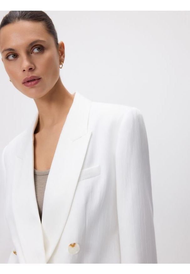 Reserved - Marynarka z wiskozą - biały. Kolor: biały. Materiał: wiskoza