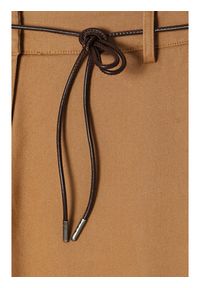 Tatuum Spodnie materiałowe Amiso T2319.142 Brązowy Slim Fit. Kolor: brązowy. Materiał: bawełna