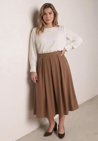 Born2be - Brązowa Rozkloszowana Spódnica z Wysokim Stanem Ismotis. Okazja: na co dzień. Stan: podwyższony. Kolekcja: plus size. Kolor: brązowy. Styl: casual #7
