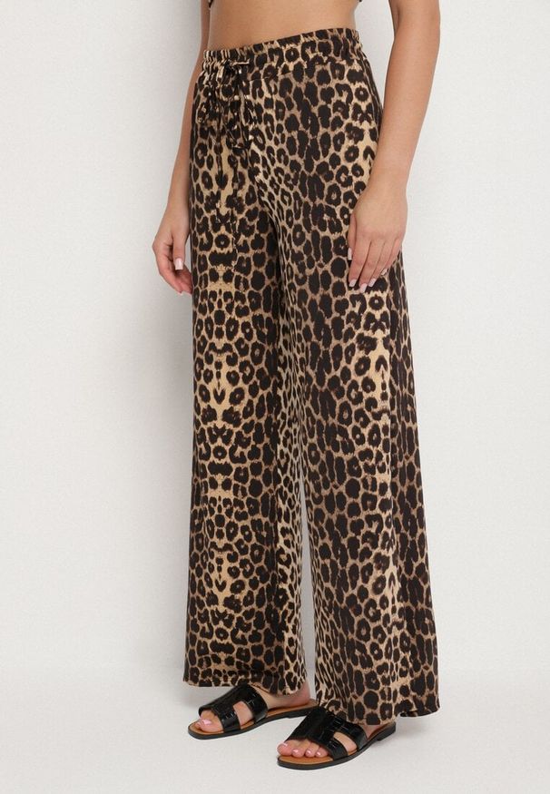 Born2be - Panterkowy Komplet w Panterkę z Wiskozą Top i Spodnie z Rozcięciami Zeralira. Materiał: wiskoza. Wzór: motyw zwierzęcy